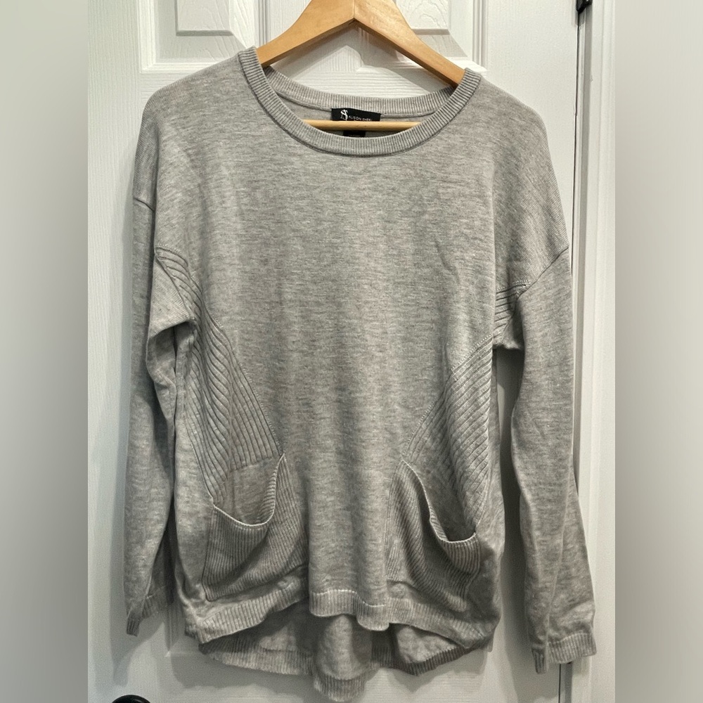 Alison Sheri Women’s Knit Sweater Top w/ Front Pockets size Medium Gray